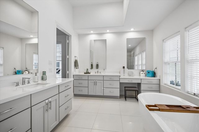 3302 W 12th Street, Houston, TX 77008