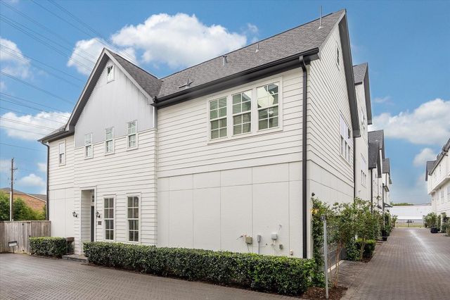 3302 W 12th Street, Houston, TX 77008