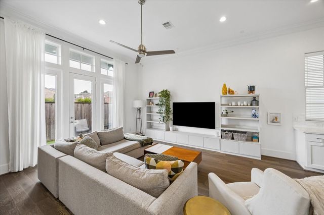 3302 W 12th Street, Houston, TX 77008