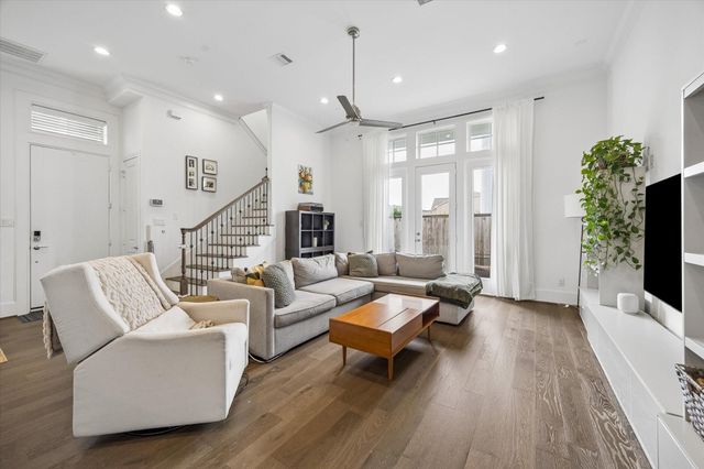 3302 W 12th Street, Houston, TX 77008