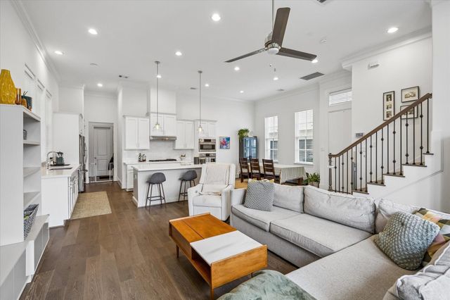 3302 W 12th Street, Houston, TX 77008