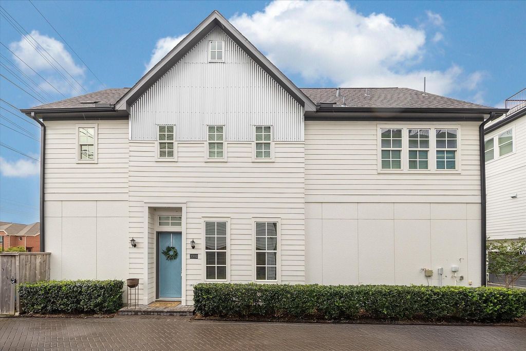 3302 W 12th Street, Houston, TX 77008