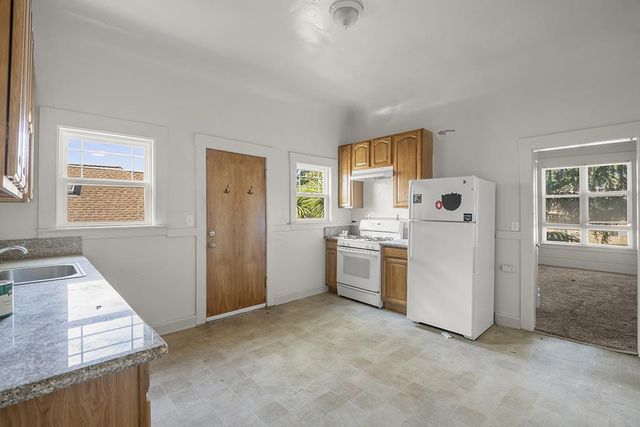 320-324 Athol Avenue, Oakland, CA 94606