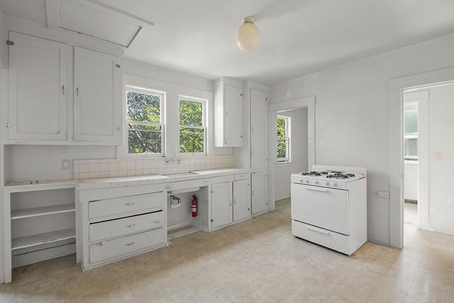 320-324 Athol Avenue, Oakland, CA 94606