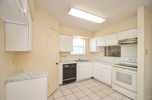 9414 Kingsvalley Street, Houston, TX 77075