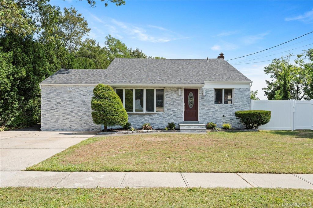 23 Avenue I, Farmingdale, NY 11735