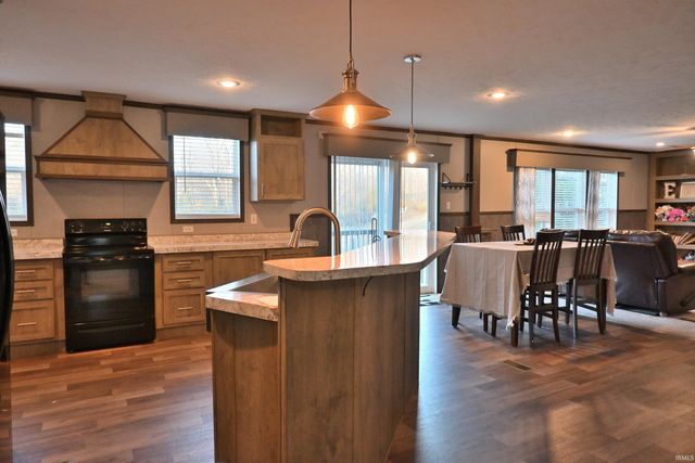 2031 E 550 S Road, Huntingburg, IN 47542