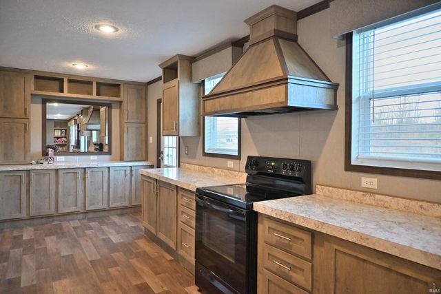 2031 E 550 S Road, Huntingburg, IN 47542