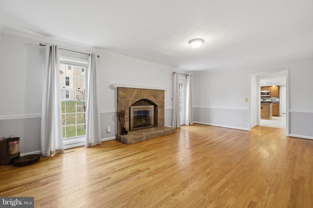 Image 11 of property listing at 10734 WILLOW OAKS DR, Bowie, MD 20721