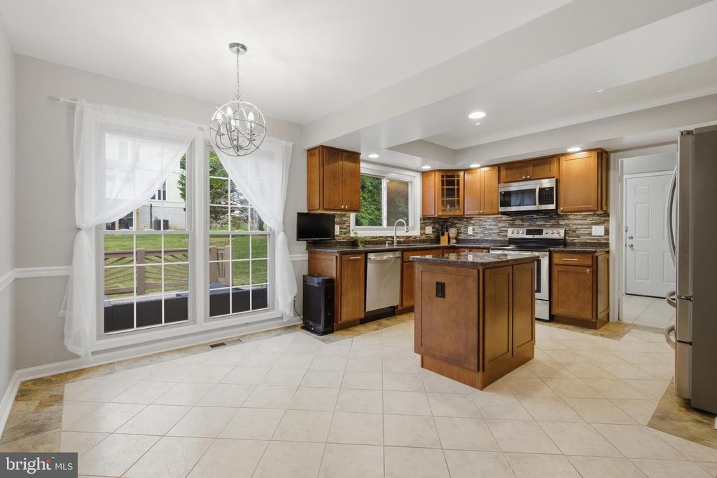 Image 14 of property listing at 10734 WILLOW OAKS DR, Bowie, MD 20721