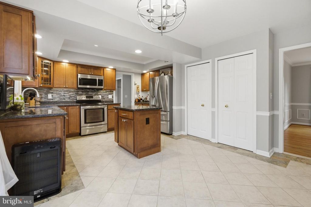 Image 16 of property listing at 10734 WILLOW OAKS DR, Bowie, MD 20721