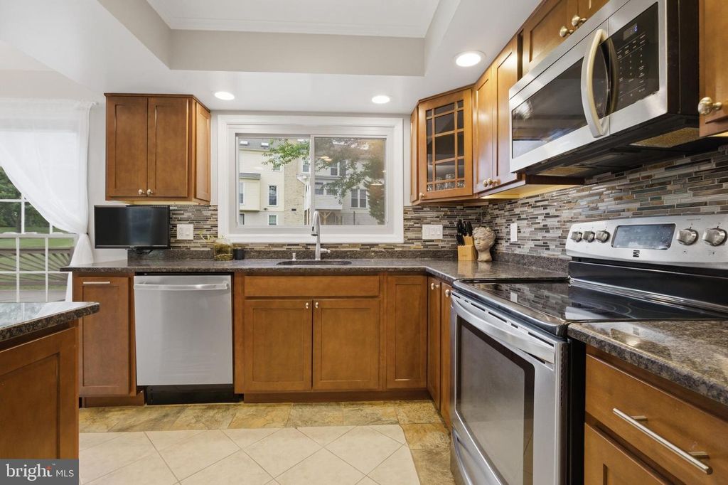 Image 17 of property listing at 10734 WILLOW OAKS DR, Bowie, MD 20721