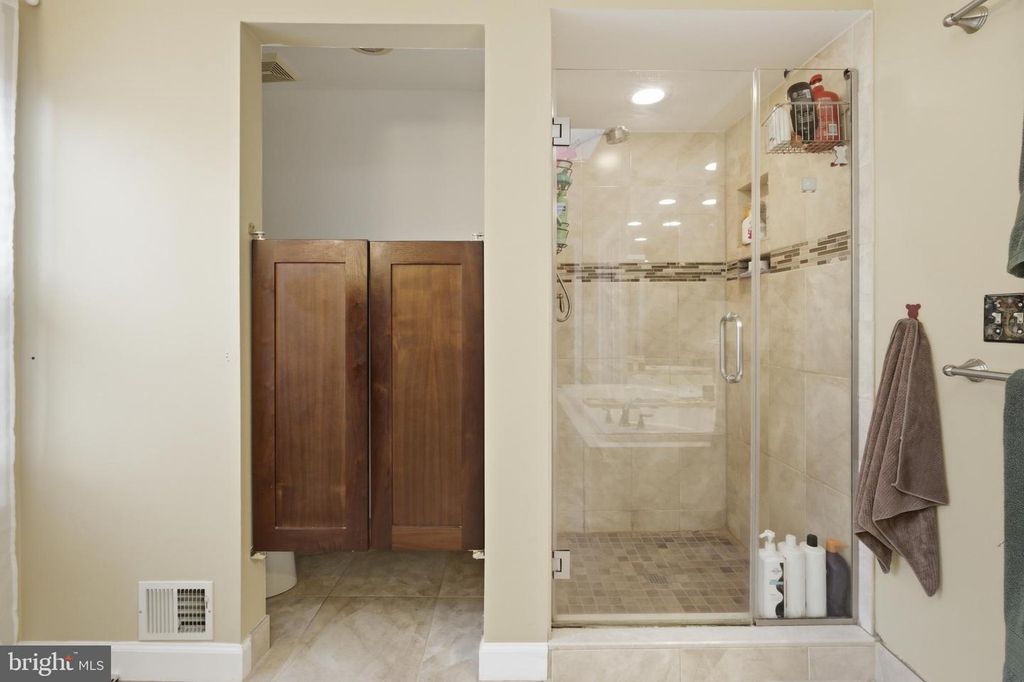 Image 35 of property listing at 10734 WILLOW OAKS DR, Bowie, MD 20721