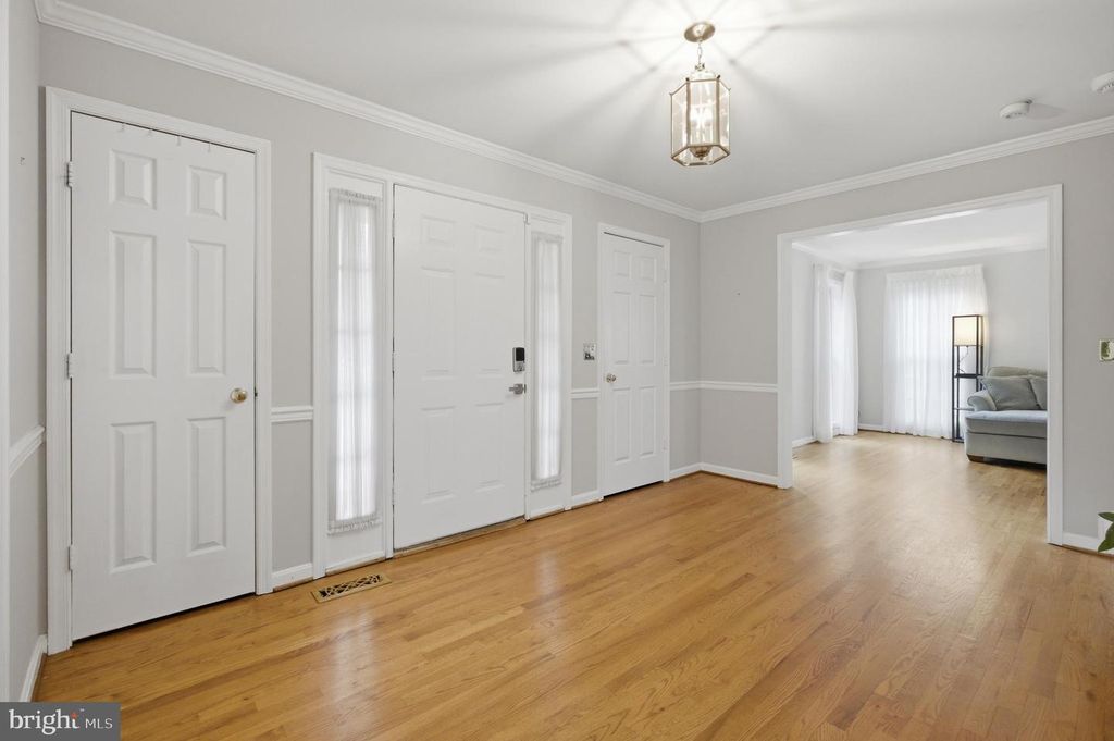 Image 4 of property listing at 10734 WILLOW OAKS DR, Bowie, MD 20721