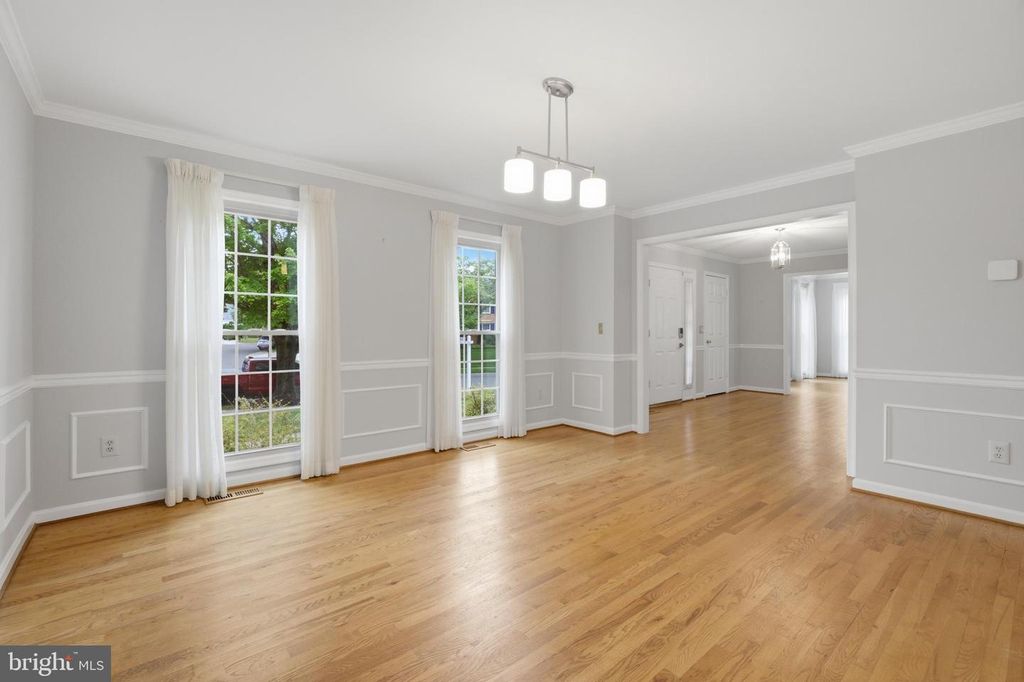 Image 6 of property listing at 10734 WILLOW OAKS DR, Bowie, MD 20721