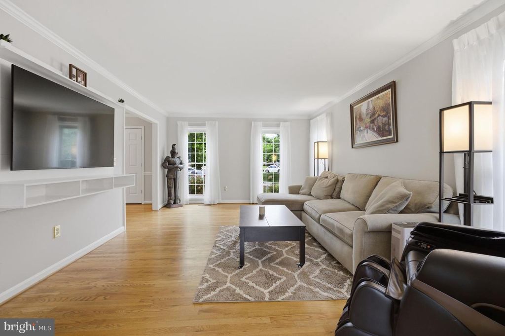Image 8 of property listing at 10734 WILLOW OAKS DR, Bowie, MD 20721