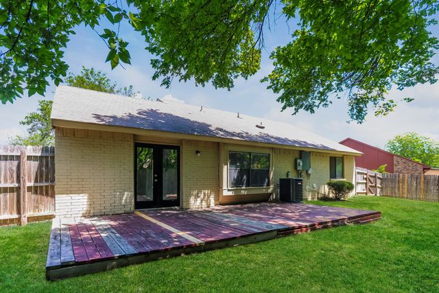 608 Nora Lane, Desoto, TX 75115