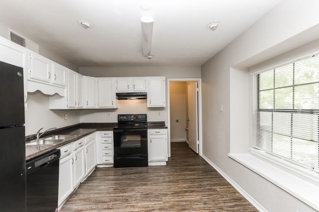 608 Nora Lane, Desoto, TX 75115