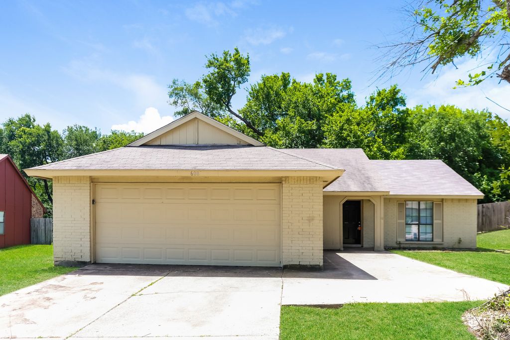 608 Nora Lane, Desoto, TX 75115