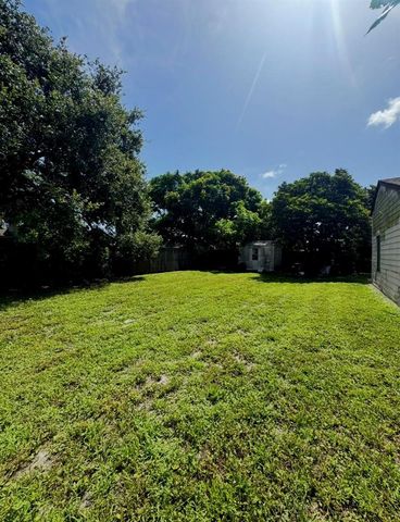 10103 PINAFORE Lane, Royal Palm Beach, FL 33411