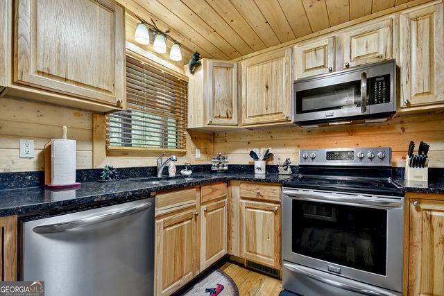 365 Trails End Summit, Ellijay, GA 30540