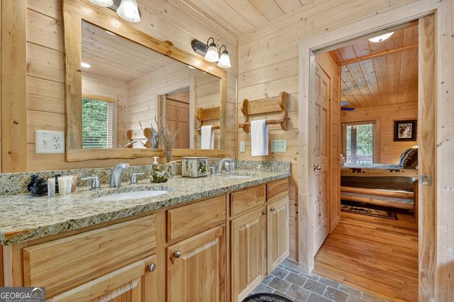 365 Trails End Summit, Ellijay, GA 30540