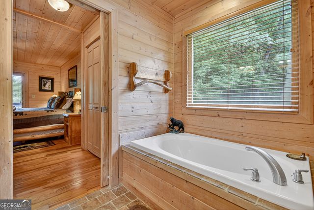 365 Trails End Summit, Ellijay, GA 30540