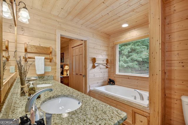 365 Trails End Summit, Ellijay, GA 30540