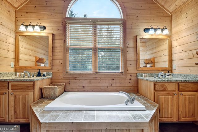 365 Trails End Summit, Ellijay, GA 30540