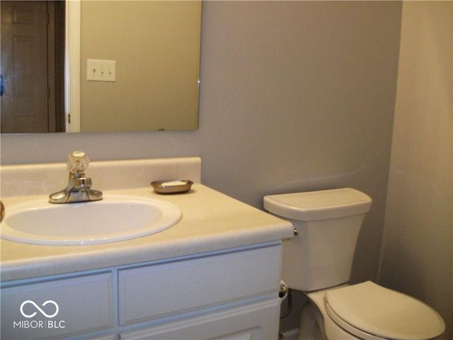 2215 Colfax Lane, Indianapolis, IN 46260
