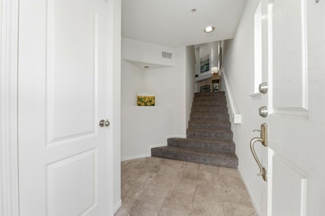 992 Alpine Terrace 6, Sunnyvale, CA 94086
