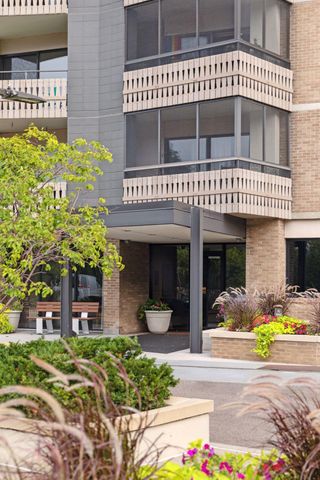 400 Groveland Avenue 1714, Minneapolis, MN 55403