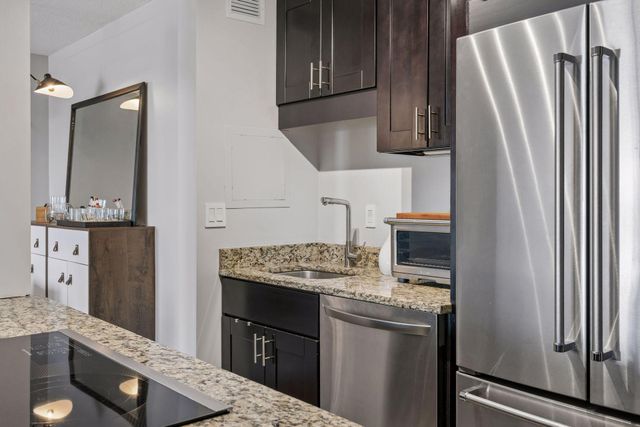 400 Groveland Avenue 1714, Minneapolis, MN 55403