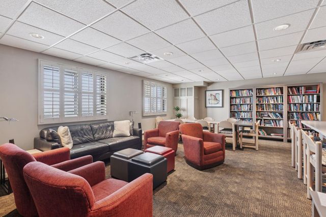 400 Groveland Avenue 1714, Minneapolis, MN 55403