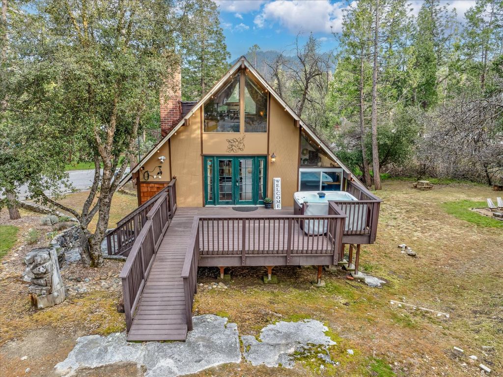 Image 1 of property listing at 52966 Chapparal Drive, Oakhurst, CA 93644