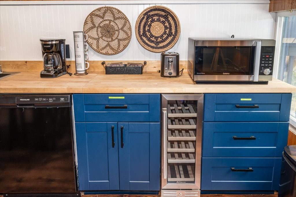 Image 10 of property listing at 52966 Chapparal Drive, Oakhurst, CA 93644