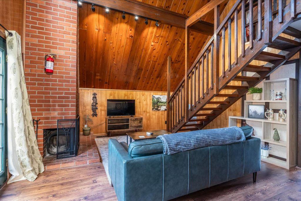 Image 11 of property listing at 52966 Chapparal Drive, Oakhurst, CA 93644