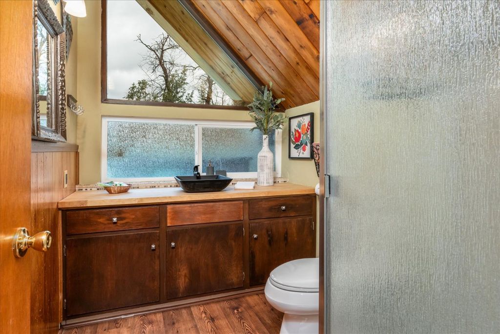 Image 21 of property listing at 52966 Chapparal Drive, Oakhurst, CA 93644