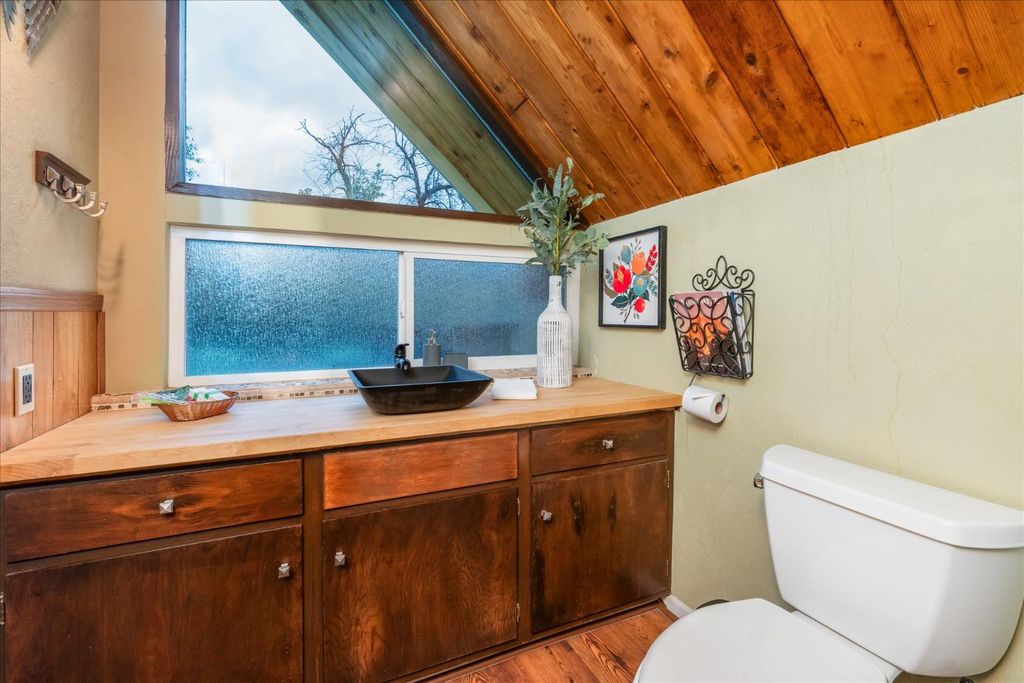 Image 22 of property listing at 52966 Chapparal Drive, Oakhurst, CA 93644