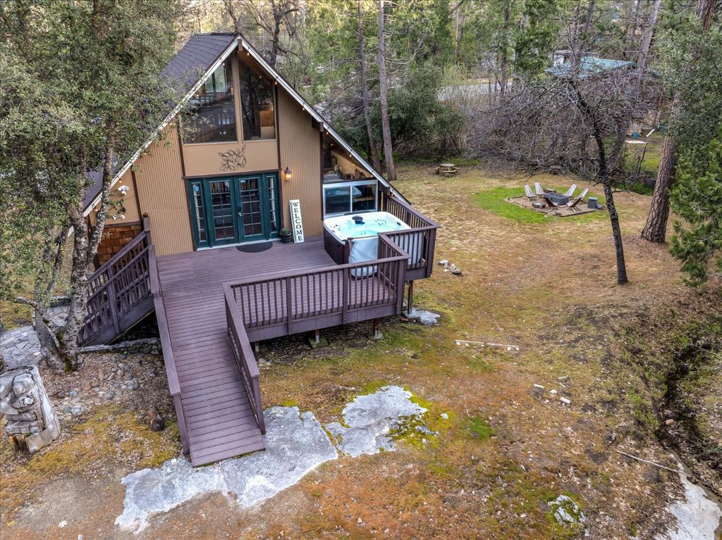 Image 3 of property listing at 52966 Chapparal Drive, Oakhurst, CA 93644