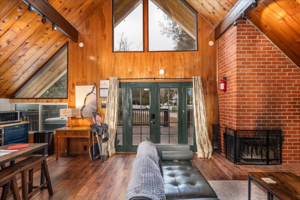 Image 5 of property listing at 52966 Chapparal Drive, Oakhurst, CA 93644