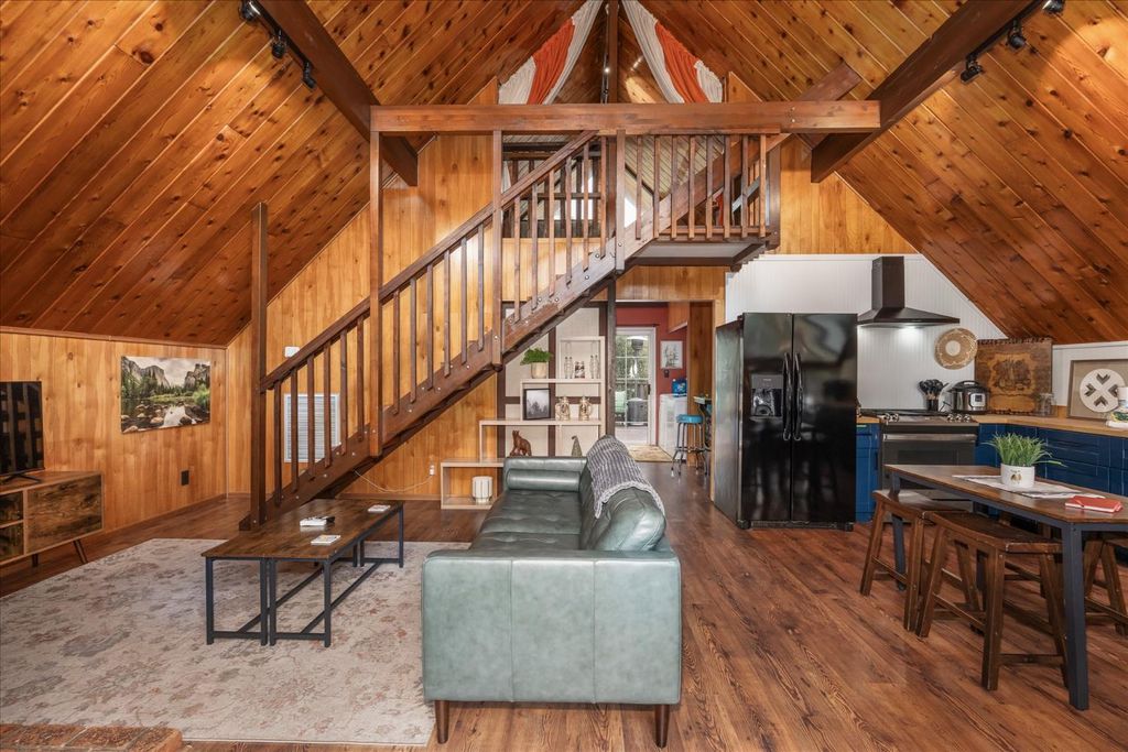 Image 6 of property listing at 52966 Chapparal Drive, Oakhurst, CA 93644