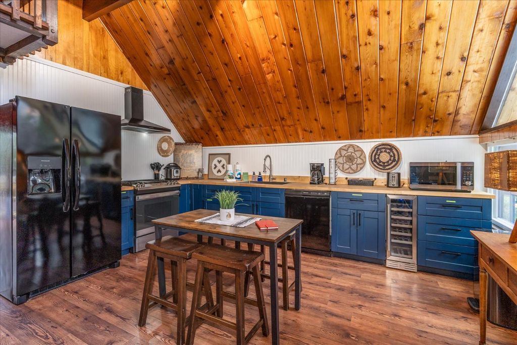 Image 7 of property listing at 52966 Chapparal Drive, Oakhurst, CA 93644