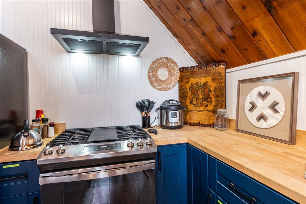 Image 9 of property listing at 52966 Chapparal Drive, Oakhurst, CA 93644