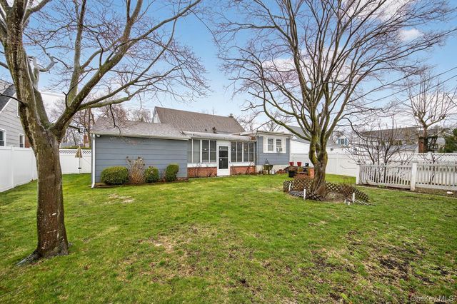 53 Dosoris Lane, Glen Cove, NY 11542