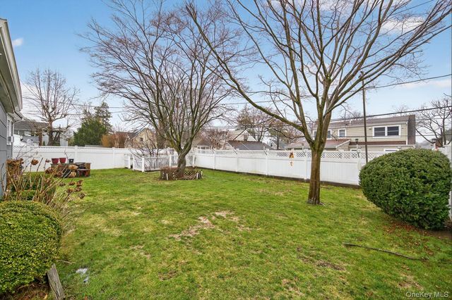 53 Dosoris Lane, Glen Cove, NY 11542