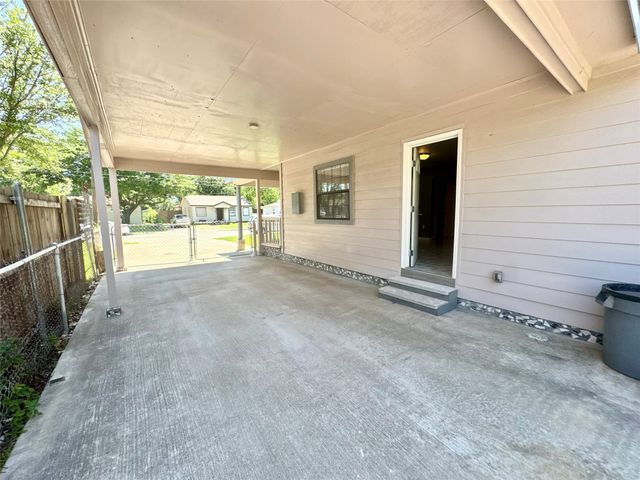 1705 Oak Lea Drive, Irving, TX 75061