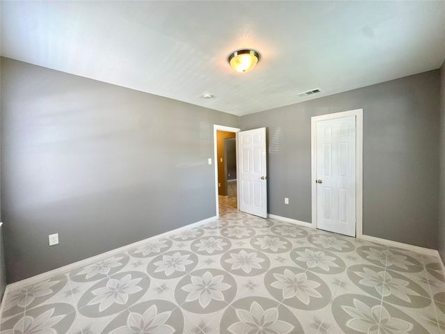 1705 Oak Lea Drive, Irving, TX 75061