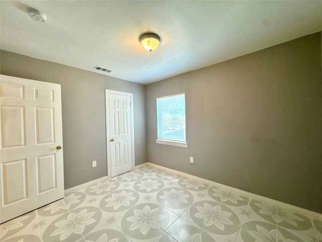 1705 Oak Lea Drive, Irving, TX 75061