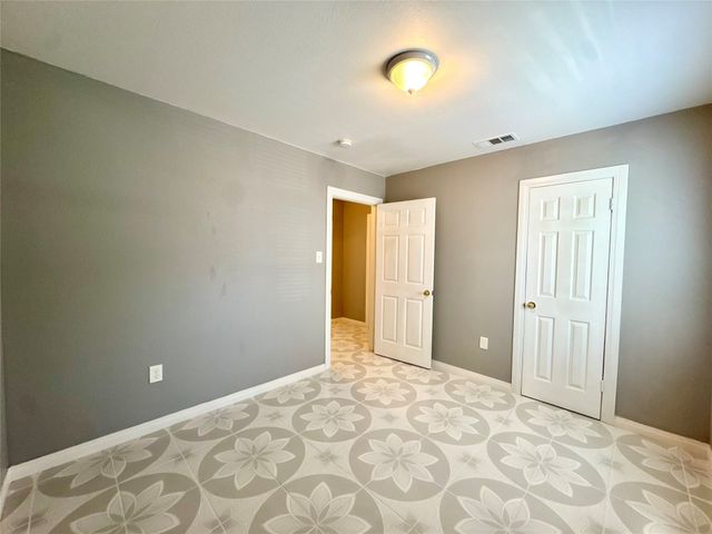 1705 Oak Lea Drive, Irving, TX 75061